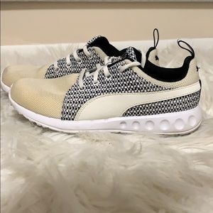 Gently used pair of Puma shoes 👟